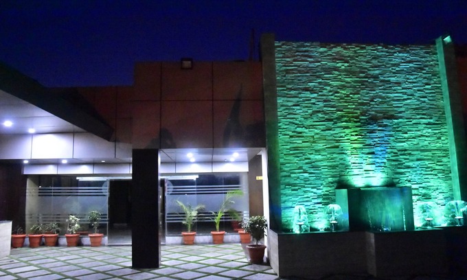 Gomti Nagar Hotel | Ishanika Hotel