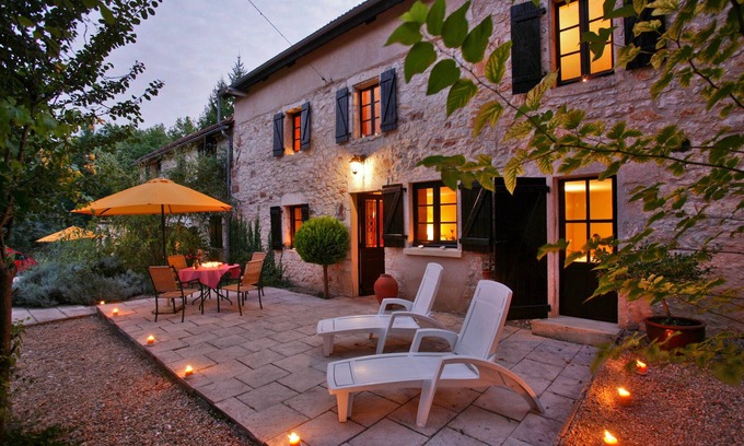 Souillac House | Isis is resting in a child-friendly environment.