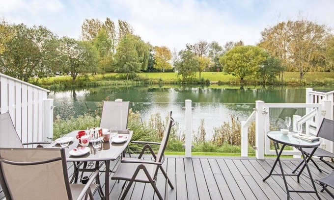 South Cerney House | Isis Lakes 79, Reflections (P)