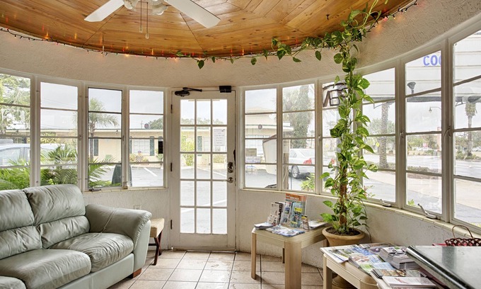 Venice Hotel | Island Breeze Inn