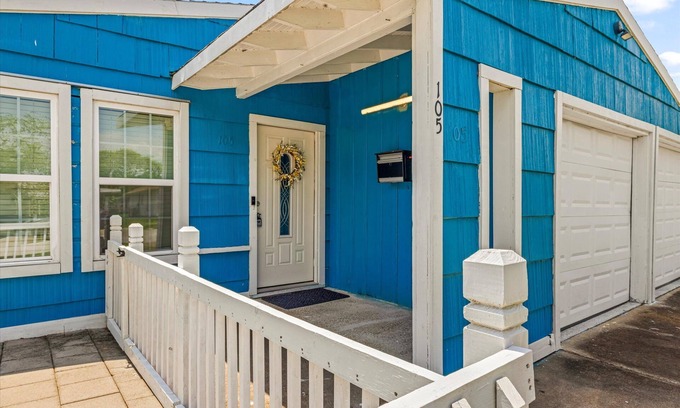 Galveston House | Island Bungalow Near Beach & UTMB w/EV Charger