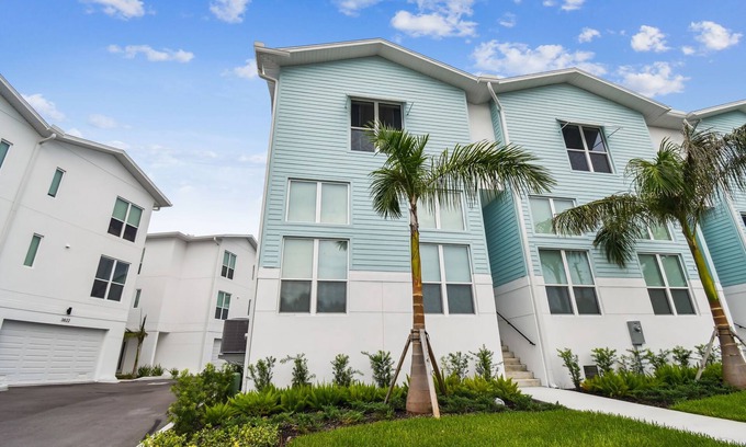 Coquina Key House | Island Charm meets Downtown Convenience
