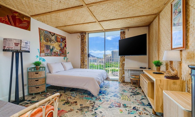 Waikiki Condo | Island Charm Retreat at Inn on The Park | Walk to the Beach