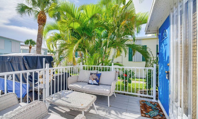 Nettles Island Cottage | Island Cottage in Jensen Beach w/Pool Access!