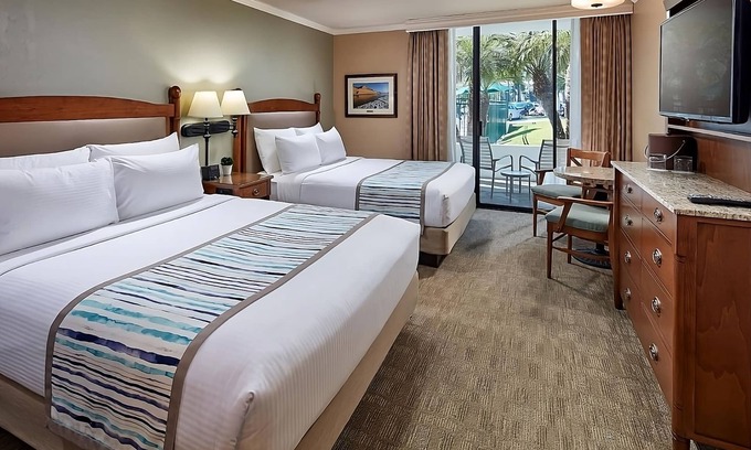 Coronado Hotel | Island Escape! 4 Units Near Seaport Village! With Outdoor Pool and Parking!