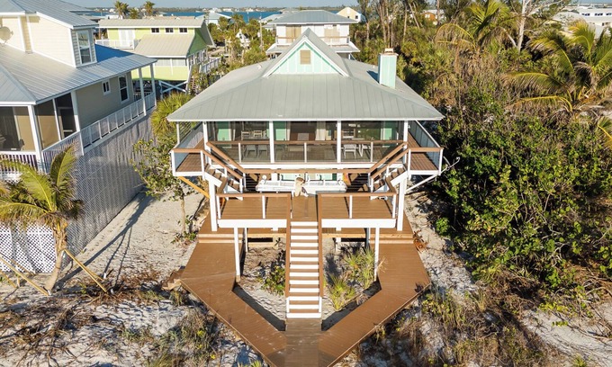 Placida House | Island Getaway, Gulf Front, Hammocks, Kayaks, 3/2, sleeps 6,thousands ft of deck