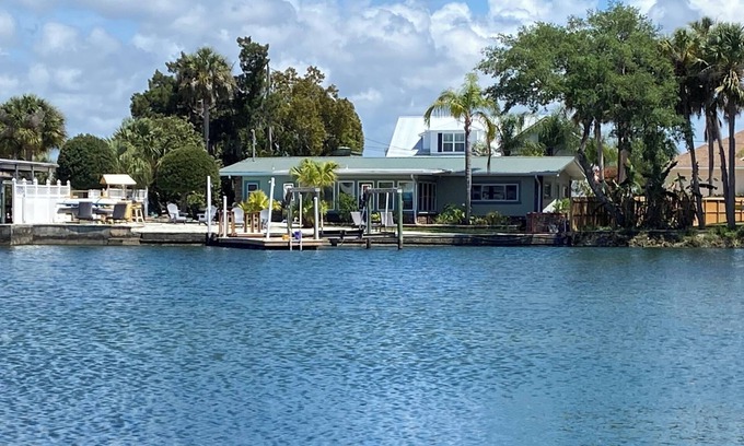 Crystal River House | Island home on Kings Bay - manatees at the dock!