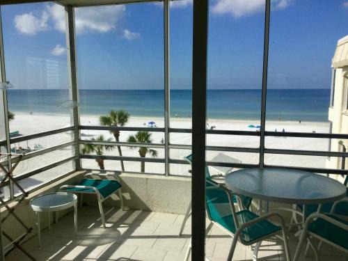Siesta Key Apartment | Island House Beach Resort 8N apts