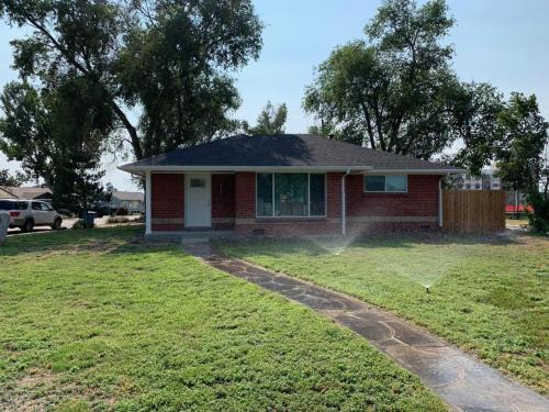 Dupont House | Island in the City - AWESOME 3 BR 2 BA 15 Min from DIA DT Anschutz