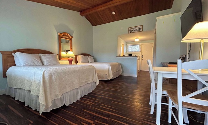Oak Bluffs Apartment | Island Inn - Studio Suite - 26F - Dog-friendly - Oak Bluffs, MA