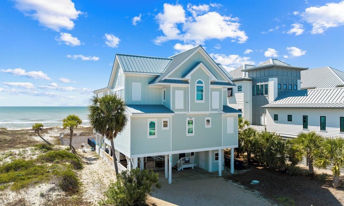 East End House | Island Life: 8BR East End House- Priv. Pool and Hot Tub, Sleeps 26, Beachfront!