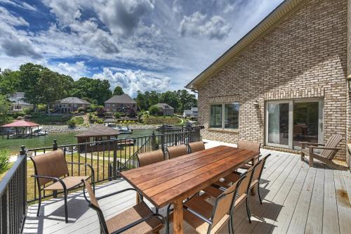 Lake Norman of Catawba House | Island Point by AvantStay Sleeps 18 Dock