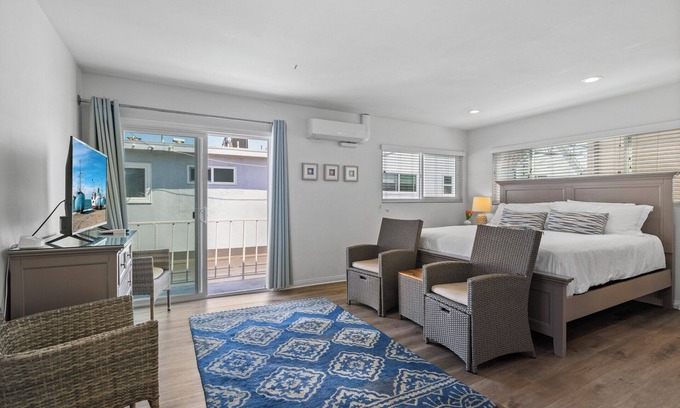 Balboa Peninsula Apartment | Island Suite - Amazing location by Balboa Ferry and Beaches with New A/C