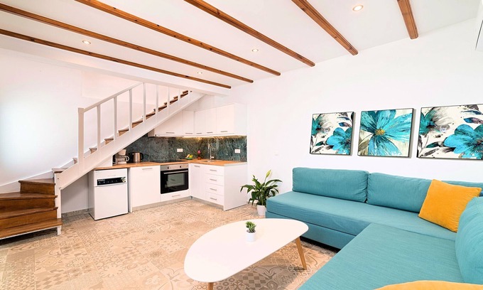 Istron House | Istron Beachside Maisonette