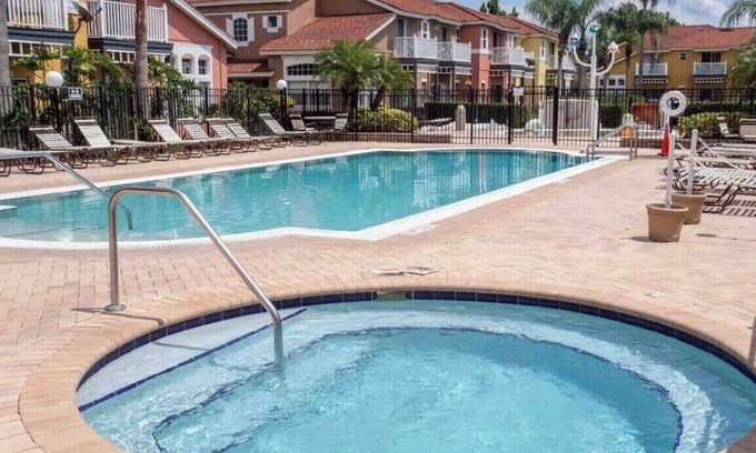 Kissimmee Resort | It is located 15 minutes from Disney