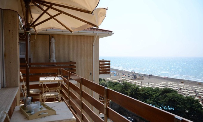 Marina di Castagneto Carducci Apartment | Le Finestre - One Bedroom Apartment, Sleeps 5