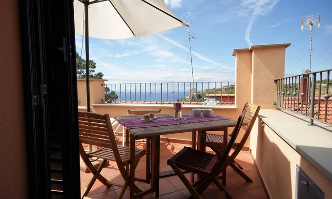 Poggi Apartment | Typical ligurian flat with sea view terrace | Ap35