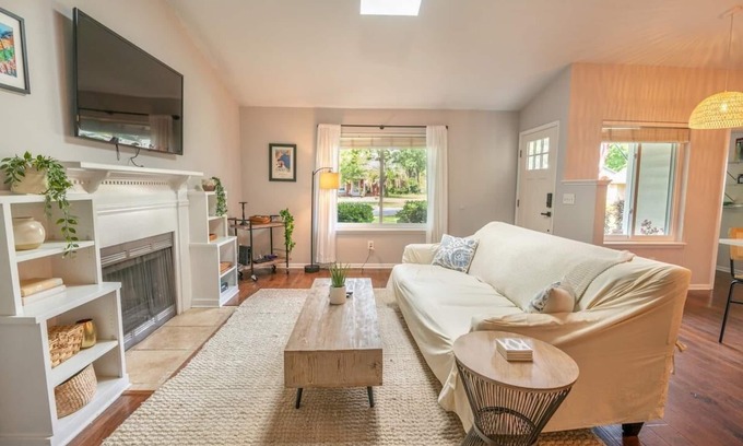 Mount Pleasant House | Its Always Pleasant in Mt P! Stylish Mod Home!