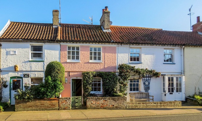 Aldeburgh Apartment | Ivy Cottage - sleeps 4 guests in 2 bedrooms