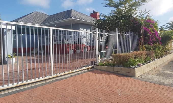 Eikenbosch House | izuba lodge