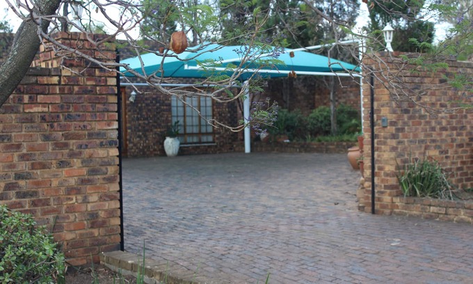 Greater Johannesburg Metropolitan Area Cottage | Jacaranda Cottage: Enjoy the Country really close to the City!