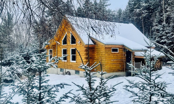 Jackson Cabin | Jackson NH -Black Mtn-Groomed Cross CountryTrails, Downhill,Off Grid On Grid