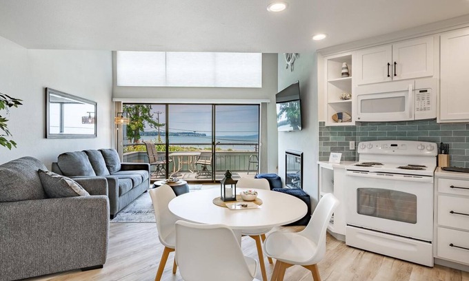 Birch Bay Condo | Jacobs Landing 1106 View 2 Bedroom Condo