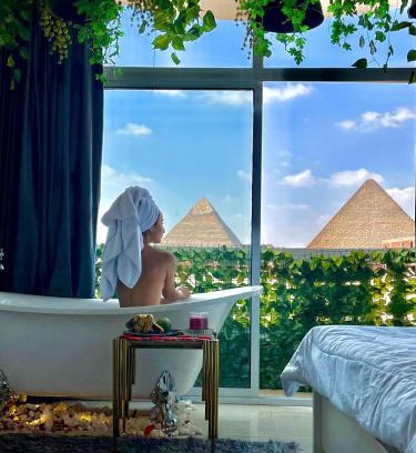 Al Haram Apartment | Jacuzzi pyramids view