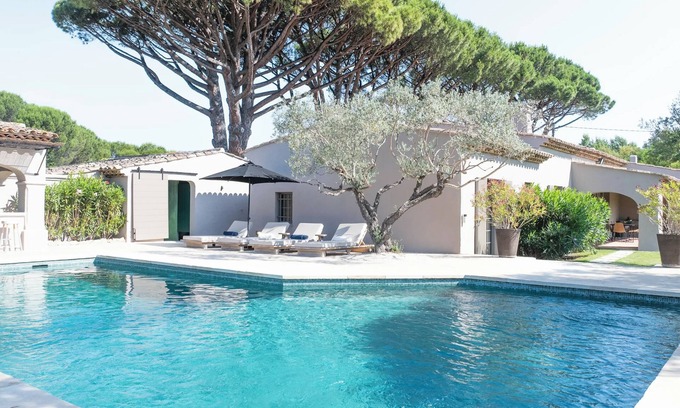 Cogolin Villa | JAMES FCD56 - stunning villa in between the vineyards surrounding Saint Tropez