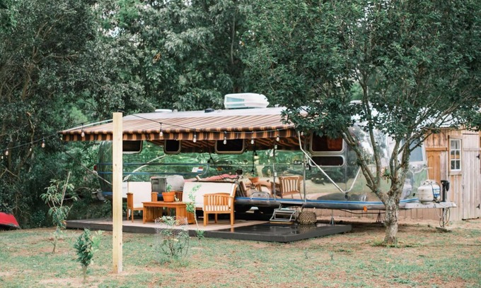 Charleston House | James Island Airstream- Between Downtown & Folly Beach. Creekside Glamping!