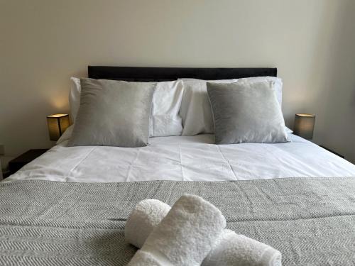 Coventry Apartment | Jane's Place in Coventry - 2 Double Beds, 1 Sofa Bed, Ideal for Families