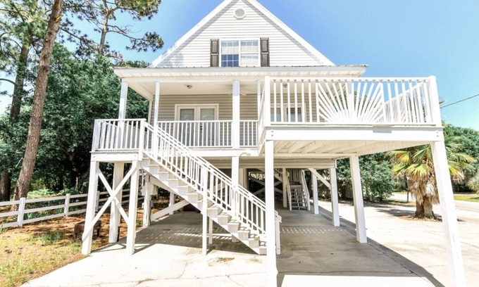 Surfside Beach House | January and February long term rate stay available: Close to 🌊 &⛳️& 🛍️ &🍴