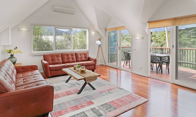 Merrijig Cabin | Jarrah Lodge - pleasant views to Mt Buller and surrounding mountains.