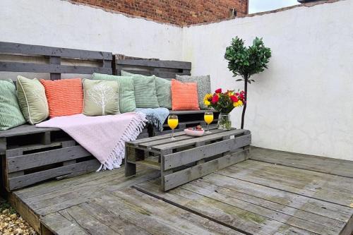 Forsbrook House | Jasper's by Spires Accommodation within easy reach of Trentham Gardens