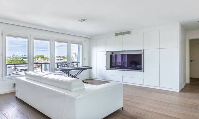 L'Europe Apartment | Jaw Dropping Vistas-Magnify Your Trip With an Exceptional Stay in Champs Elysees