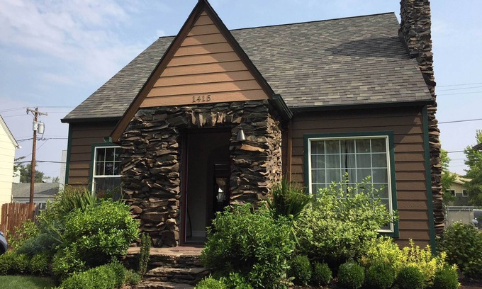 Northeast Neighbors House | Jefferson Garden Cottage, 30 night stays are welcome. We'd love to host you!