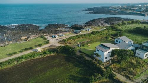 Seongsan House | Jeju Bada Neomur House