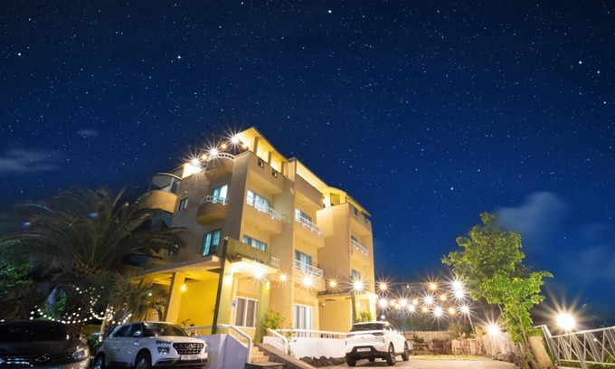 Jungmun House | Jeju Dalbam Pension