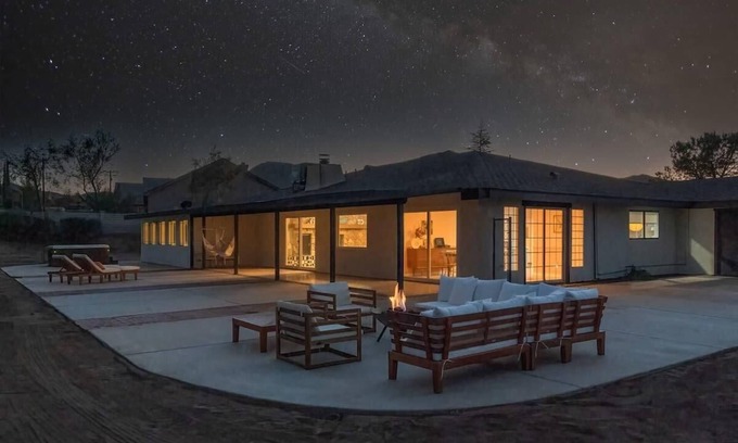 Yucca Valley House | Jellystone Lodge- Walk into Park, Spa, Cowboy Pool