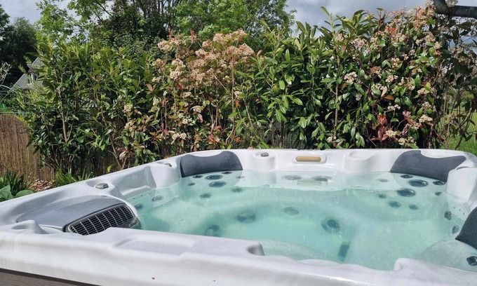 Conteville House | JenFyz cottage with jacuzzi in the countryside, 10 minutes from Honfleur