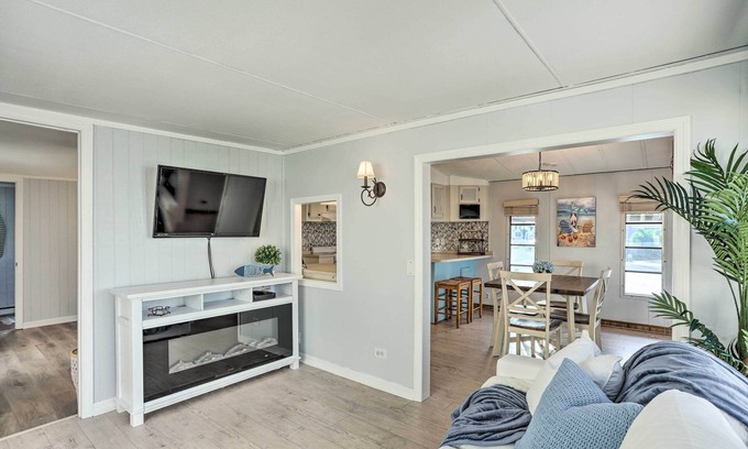 Nettles Island Cottage | Jensen Beach Home w/Private Beach Access!