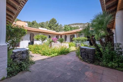 Vulcanello House | JERA Holiday Collection VULCANO UNO - Garden View