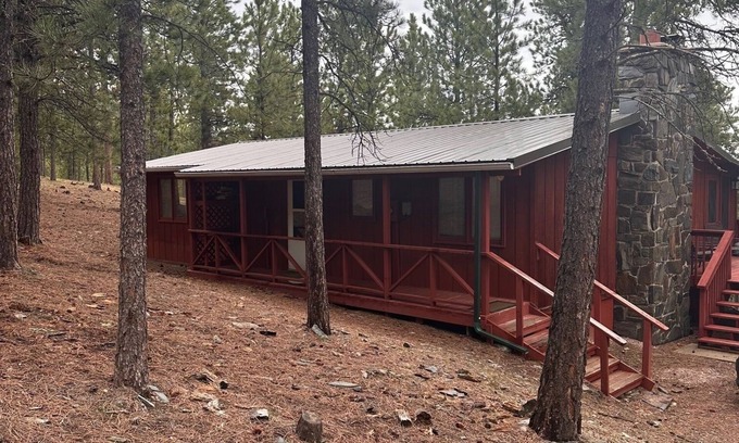 Rapid City House | JH Pine Inn Close to Lake Pactola! WIFI!