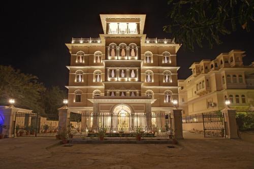 Lake Pichola Hotel | Jhadol Vijay Vilas Near Lake Pichola