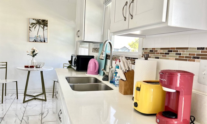 Alhambra Apartment | Jie’s choice -Charming 2B in the Heart of Alhambra