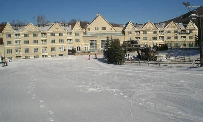 Hancock Resort | Jiminy Premier Ski-In/Ski-Out Resort Bentley B