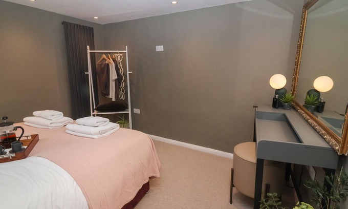 Ripon Cottage | JODHPUR COTTAGE, romantic, with a garden in Ripon
