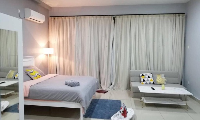 Taman Mount Austin Apartment | Johor Austin TOPPEN Romantic 2pax WIFI Homestay