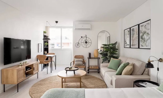 Paco De Arcos Apartment | JOIVY Boho Studio near the beach