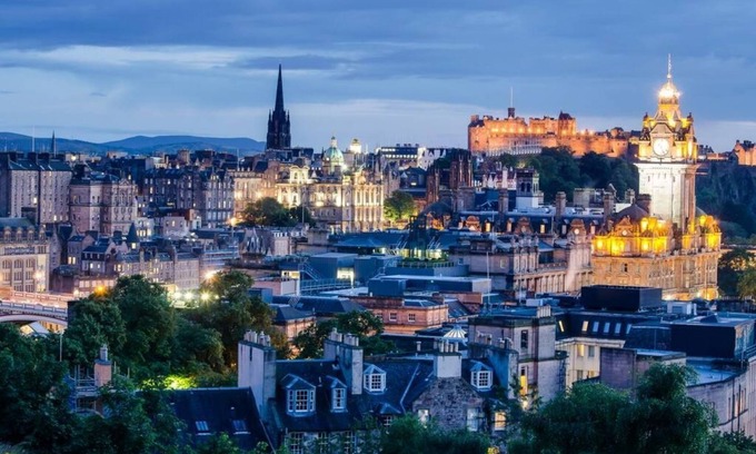 Old Town Apartment | JOIVY Comfortable 2 Bed Apartment in Holyrood